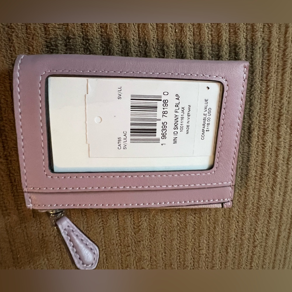 Coach Mini Skinny Id Case
With Floral Applique NWT - Picture 2 of 2